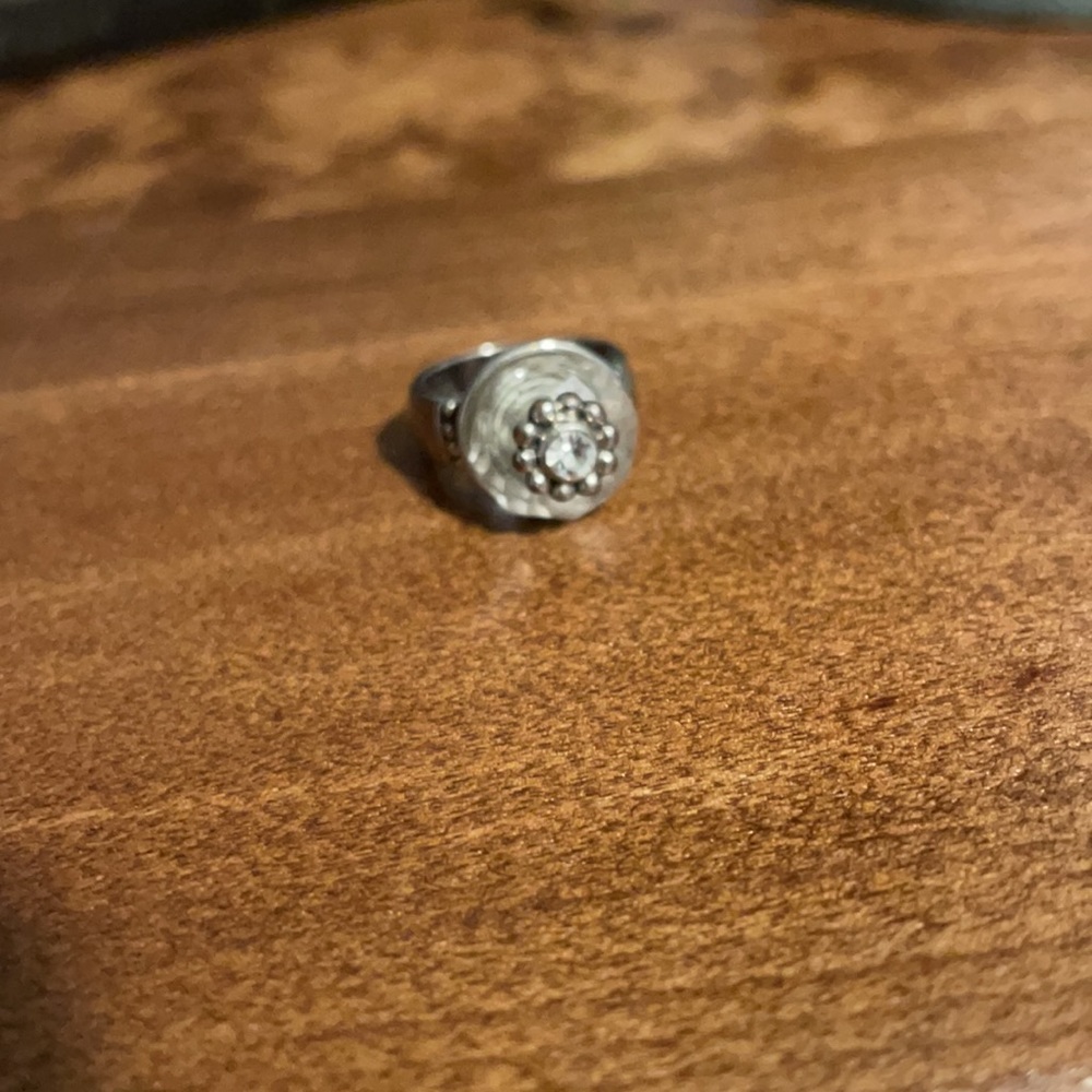 Beautiful ring - Picture 3 of 3